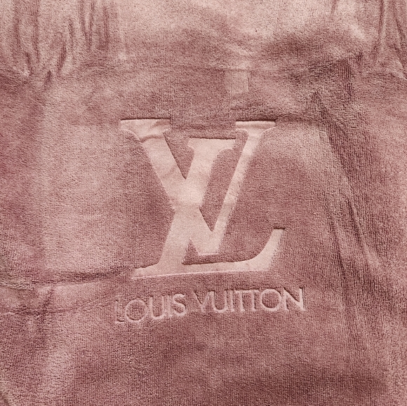LV Towel Set NWT - Picture 8 of 12